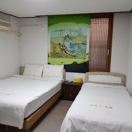 Twins Hotel Чеджу Екстериор снимка