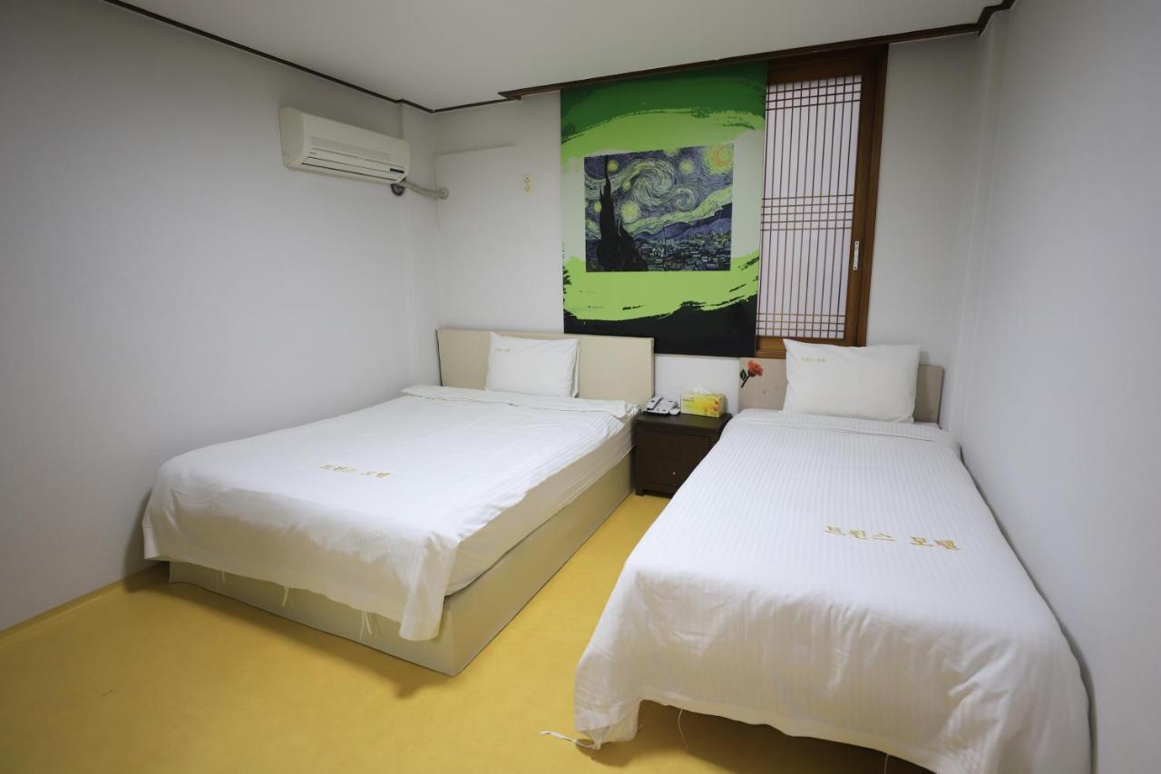 Twins Hotel Чеджу Екстериор снимка