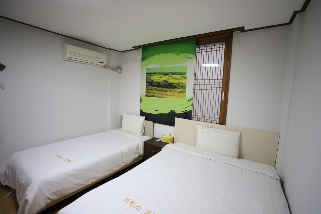 Twins Hotel Чеджу Екстериор снимка